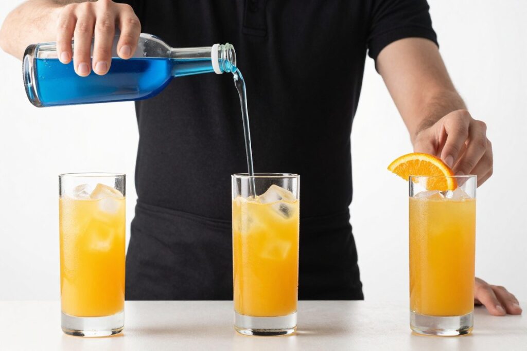 przygotowanie drink z blue curacao krok po kroku